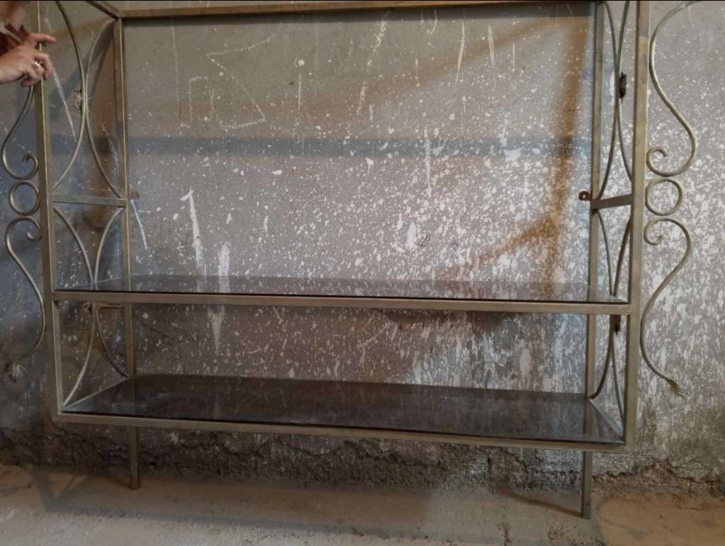 A vendre  7aja bhya tt3al9 fil 7it 