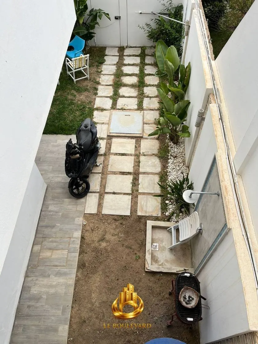 Location Annuelle : Villa Triplex S+5 Avec Piscine à Hammamet Nord