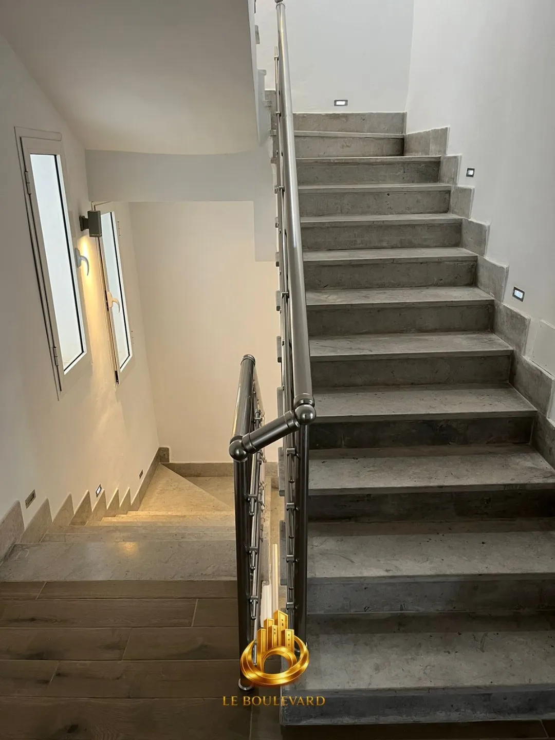 Location Annuelle : Villa Triplex S+5 Avec Piscine à Hammamet Nord