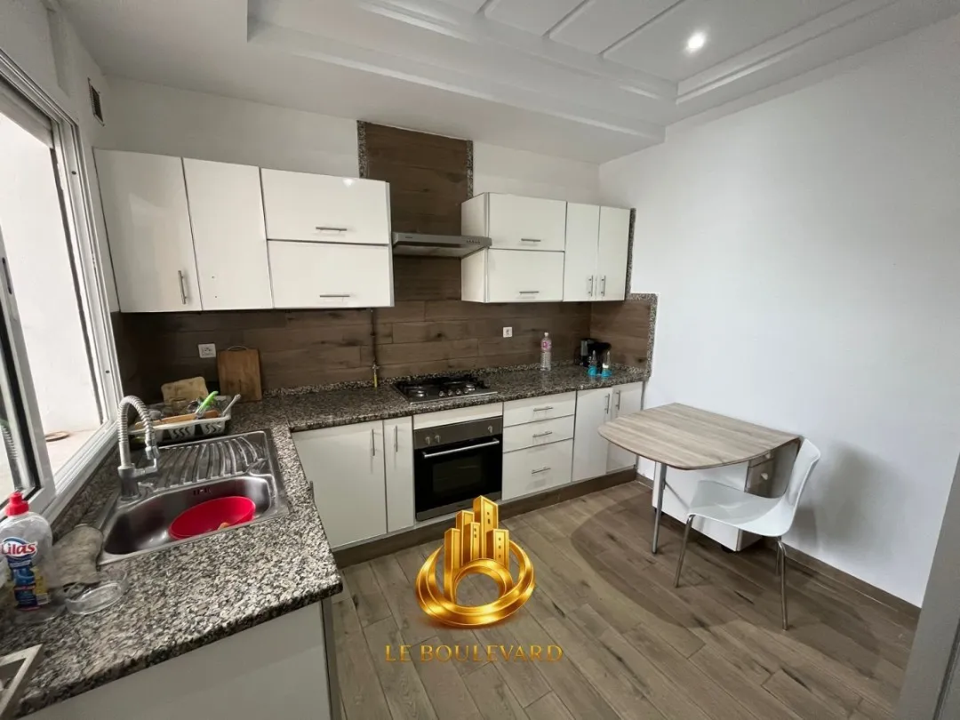 Location Annuelle : Villa Triplex S+5 Avec Piscine à Hammamet Nord