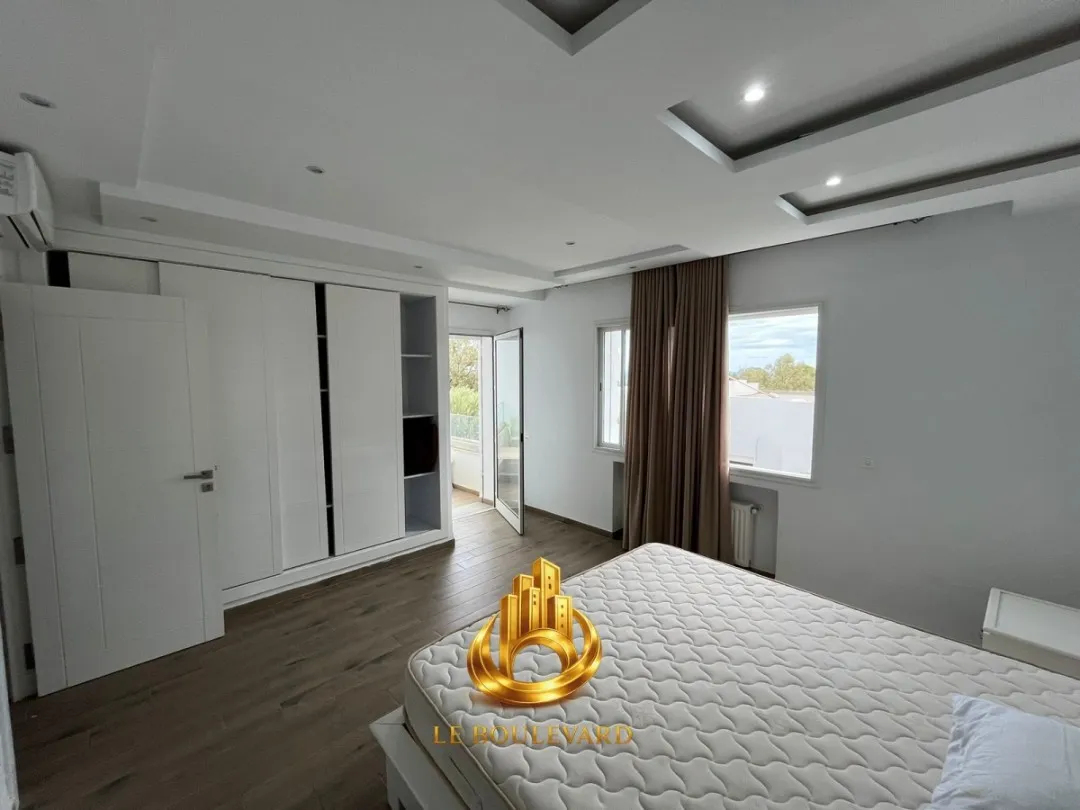 Location Annuelle : Villa Triplex S+5 Avec Piscine à Hammamet Nord