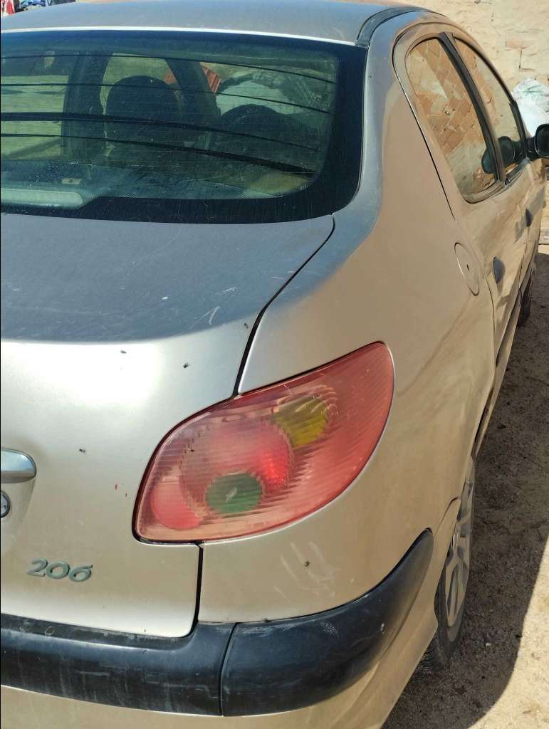 206 sedan 25857272