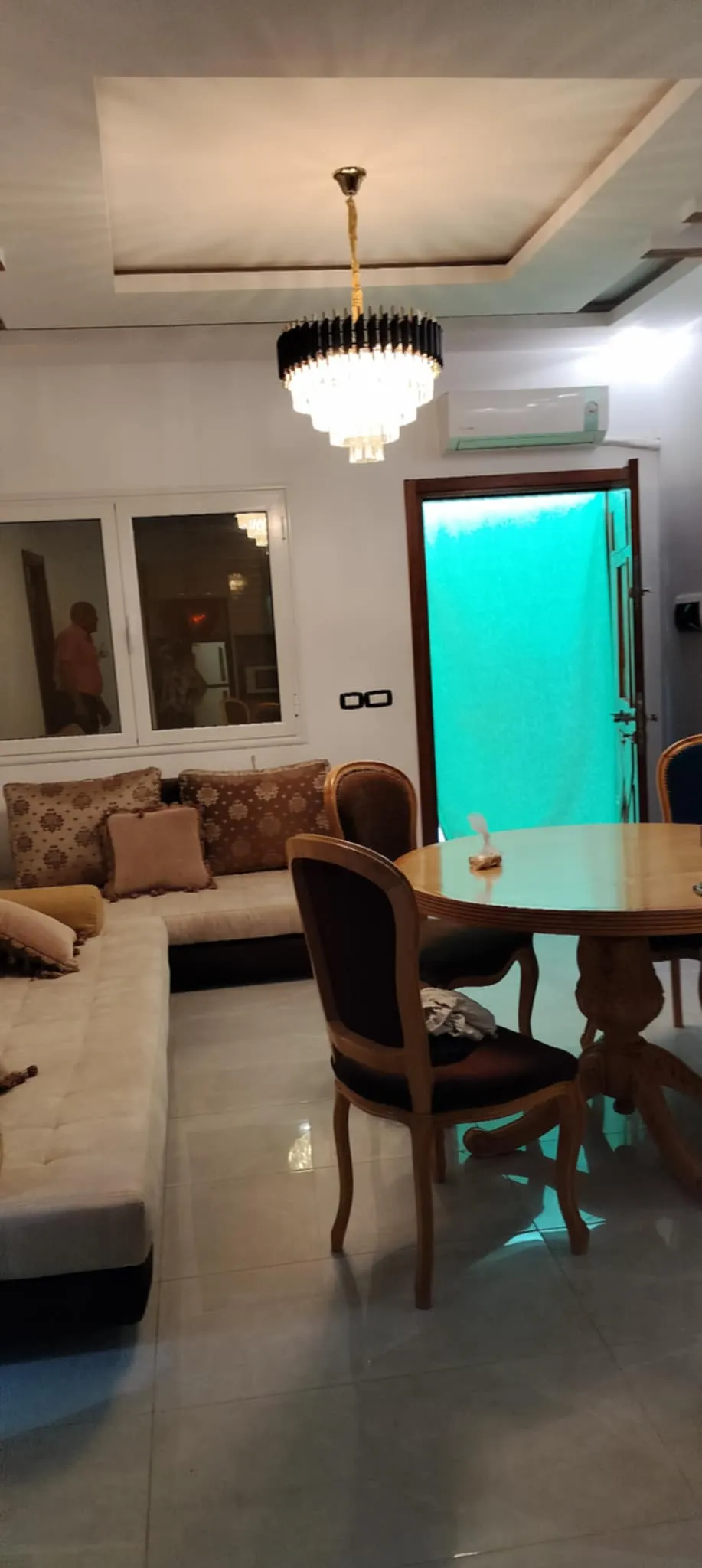 AV appartement avec garage 215 MD