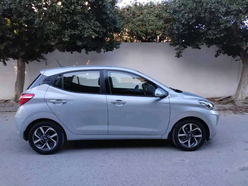 HYANDAI I  10 HIGH GRADE PREMIÈRE MAIN 