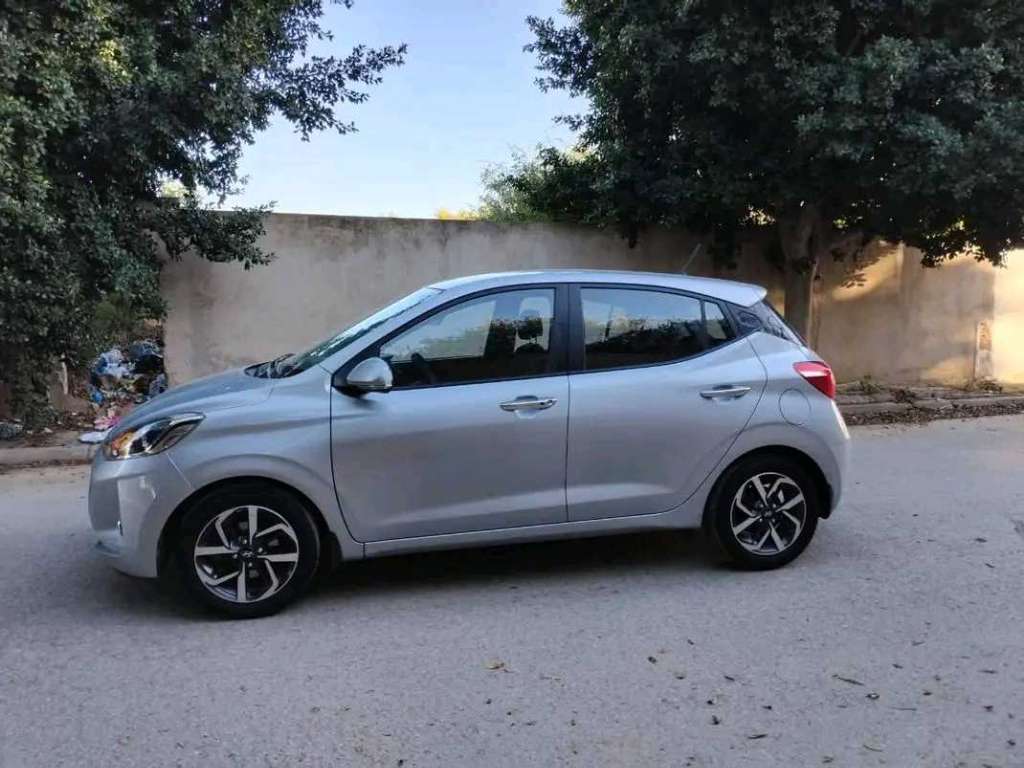 HYANDAI I  10 HIGH GRADE PREMIÈRE MAIN 