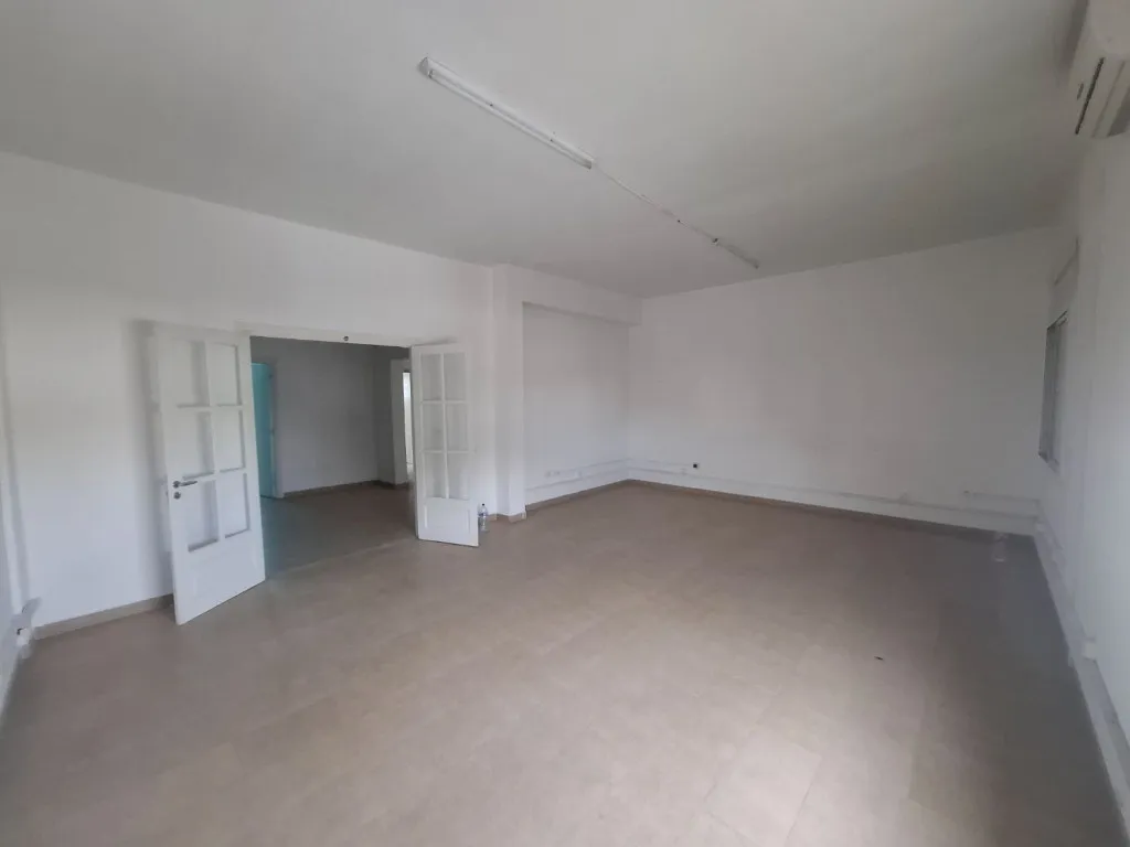 Bureau H+4 au 2ème étage à la Zone Industrielle Mghira, emplacement stratégique près de BIAT