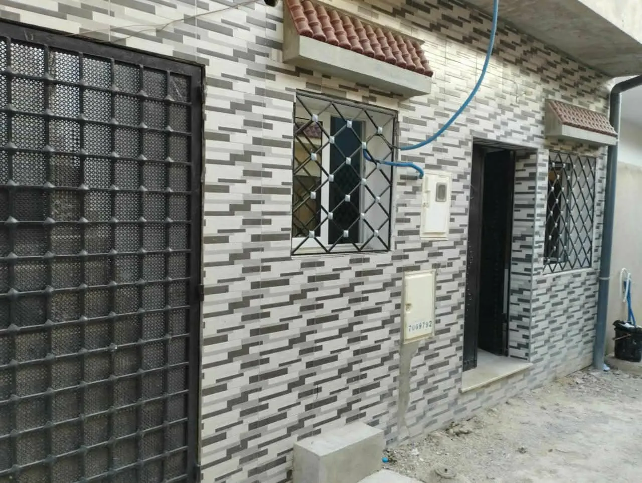 un appartement s+2 au rdc a louer situé a ksar said 2 derriére aziza 