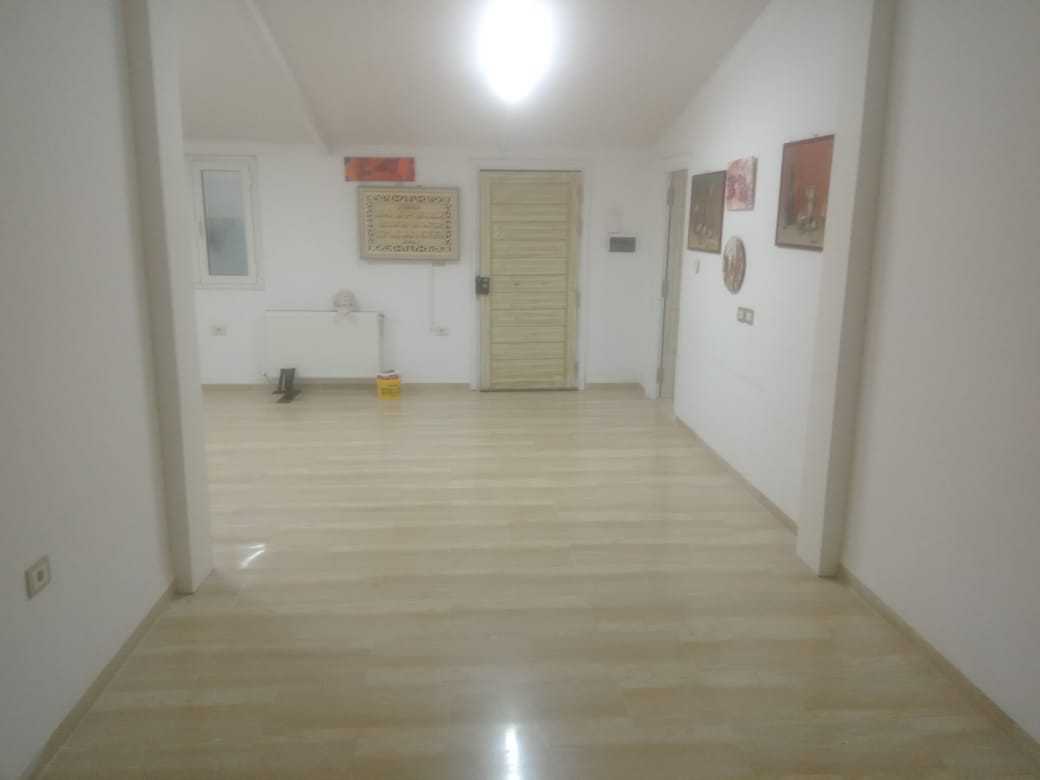 Apprt S2 sans meuble a louer a sahloul 4 
Prix 800 dt 
Tél 94788011