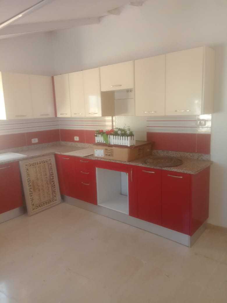 Apprt S2 sans meuble a louer a sahloul 4 
Prix 800 dt 
Tél 94788011