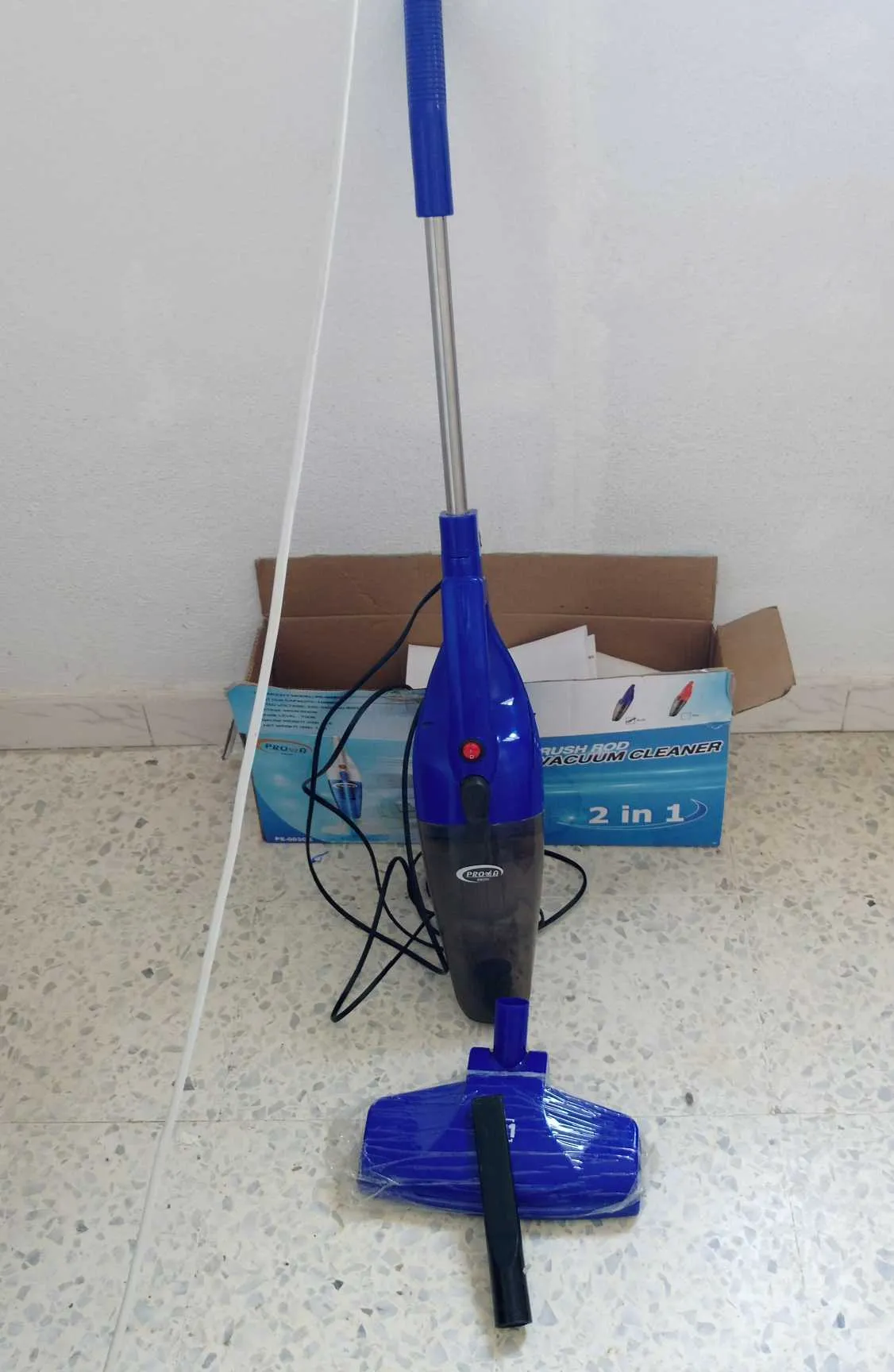 Aspirateur meubles sols et autres 2 en 1