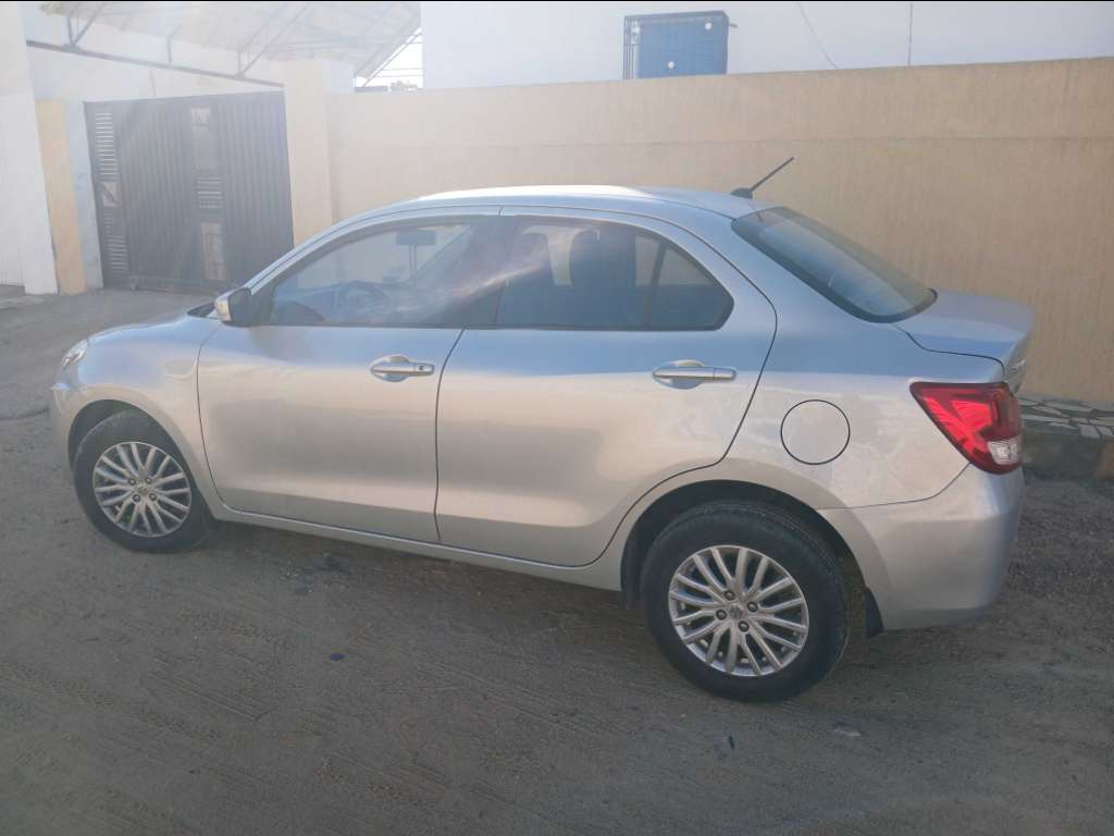 SUZUKI DZIRE 1er main ESSENCE Tel 24 313 594