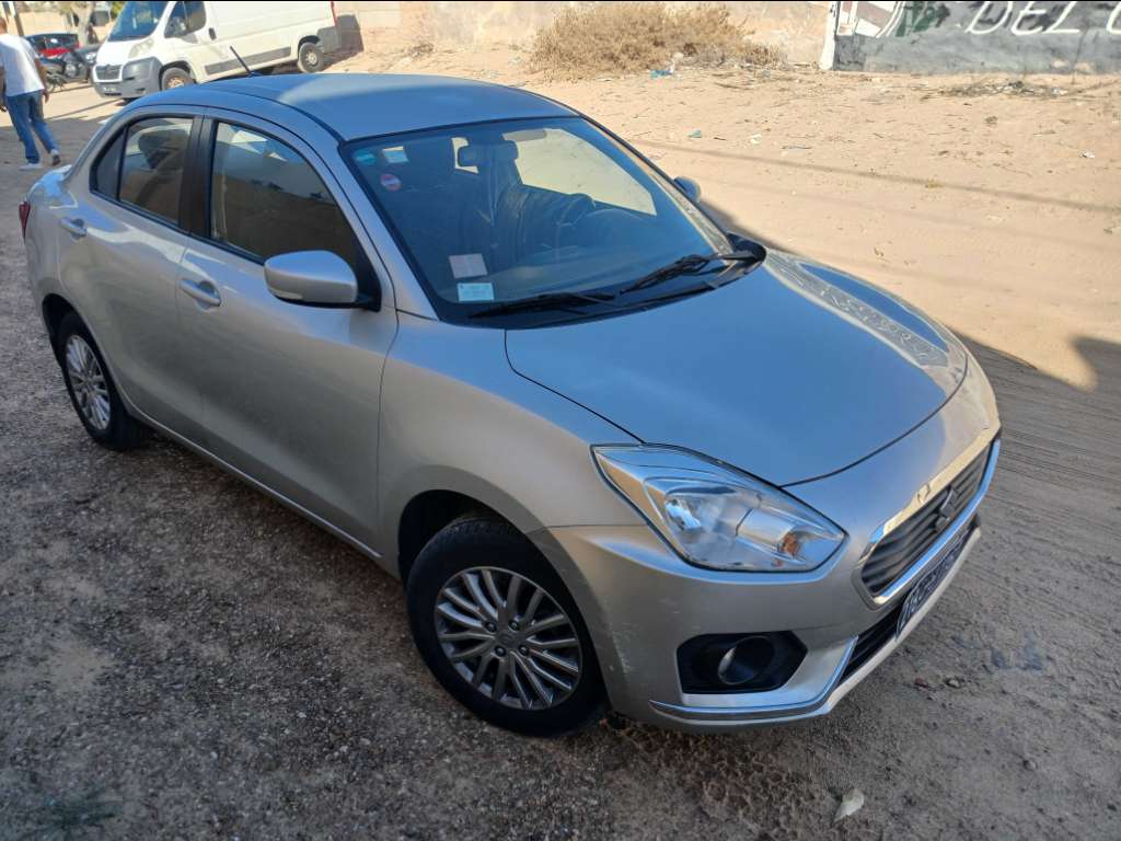 SUZUKI DZIRE 1er main ESSENCE Tel 24 313 594