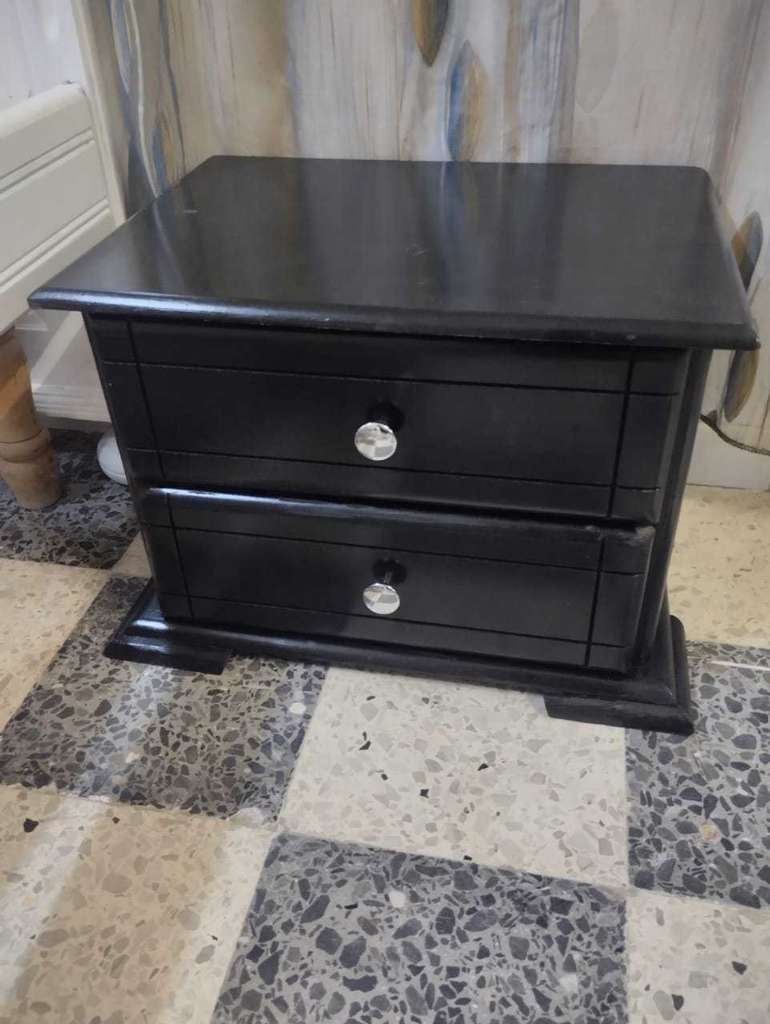 Lit deux places blenz+deux tables de nuit+matelas a vendre à Mahdia ☎️ 94555145