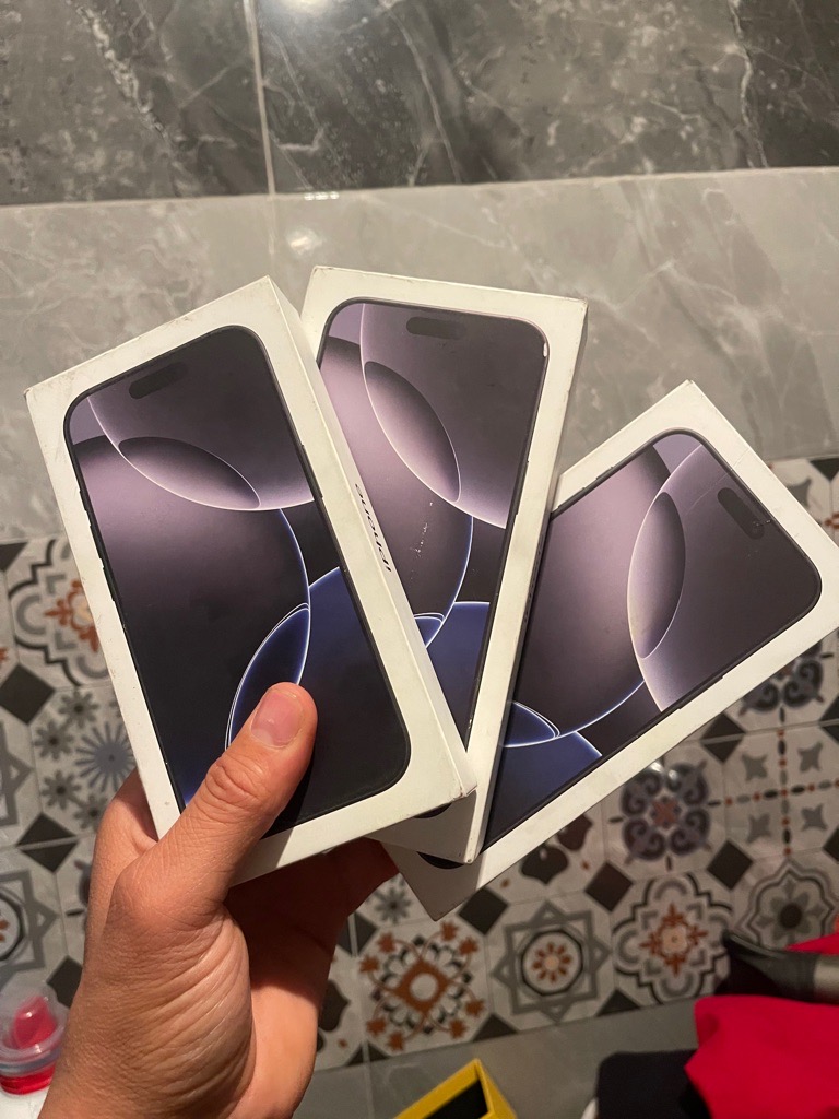 Iphone 16 pro max 1 tera cachete