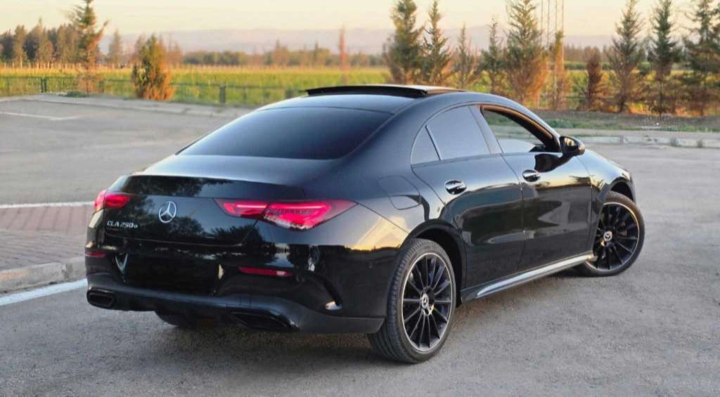 🚘 Mercedes CLA250e kit AMG 2021 60.000km🚘
          🔁 on accepte l échange des voitures
    