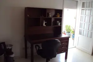 Occasion à ne pas rater !   Bureau + fauteuil en bois massif pour étudiant / lycéen/écolier