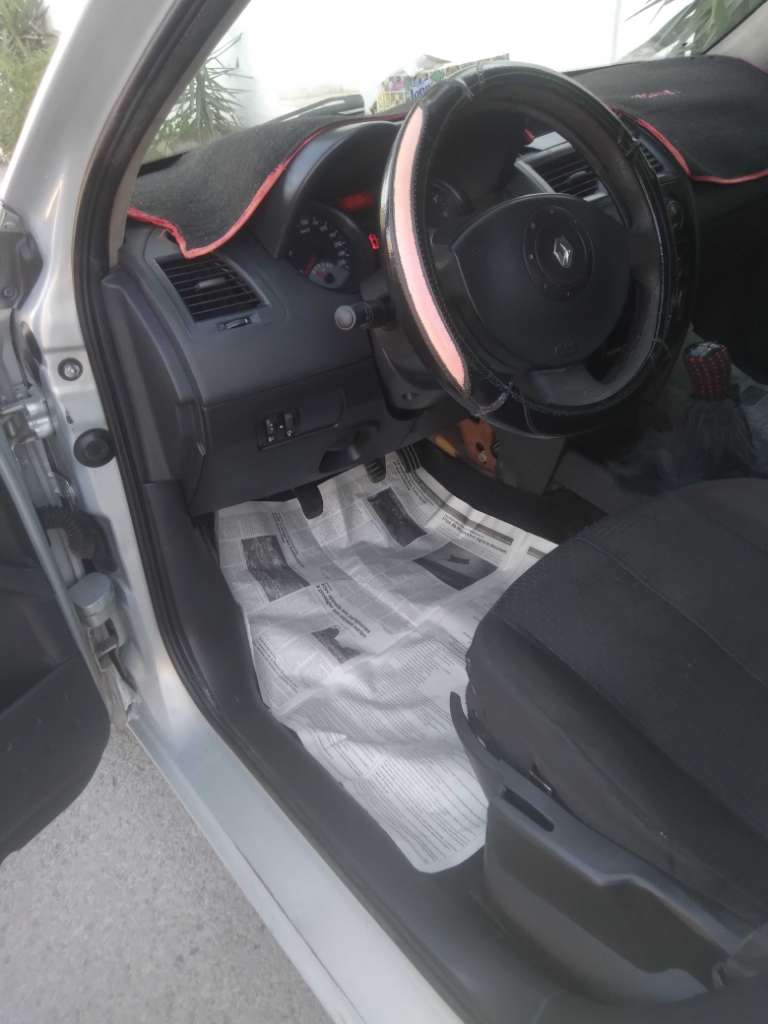 A Vendre une Voiture Megane Sedan en bonne état Moteur impeccable. Climatisée..