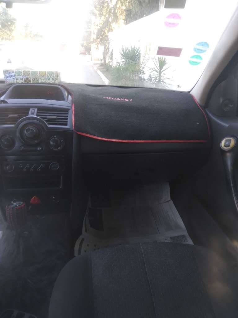 A Vendre une Voiture Megane Sedan en bonne état Moteur impeccable. Climatisée..