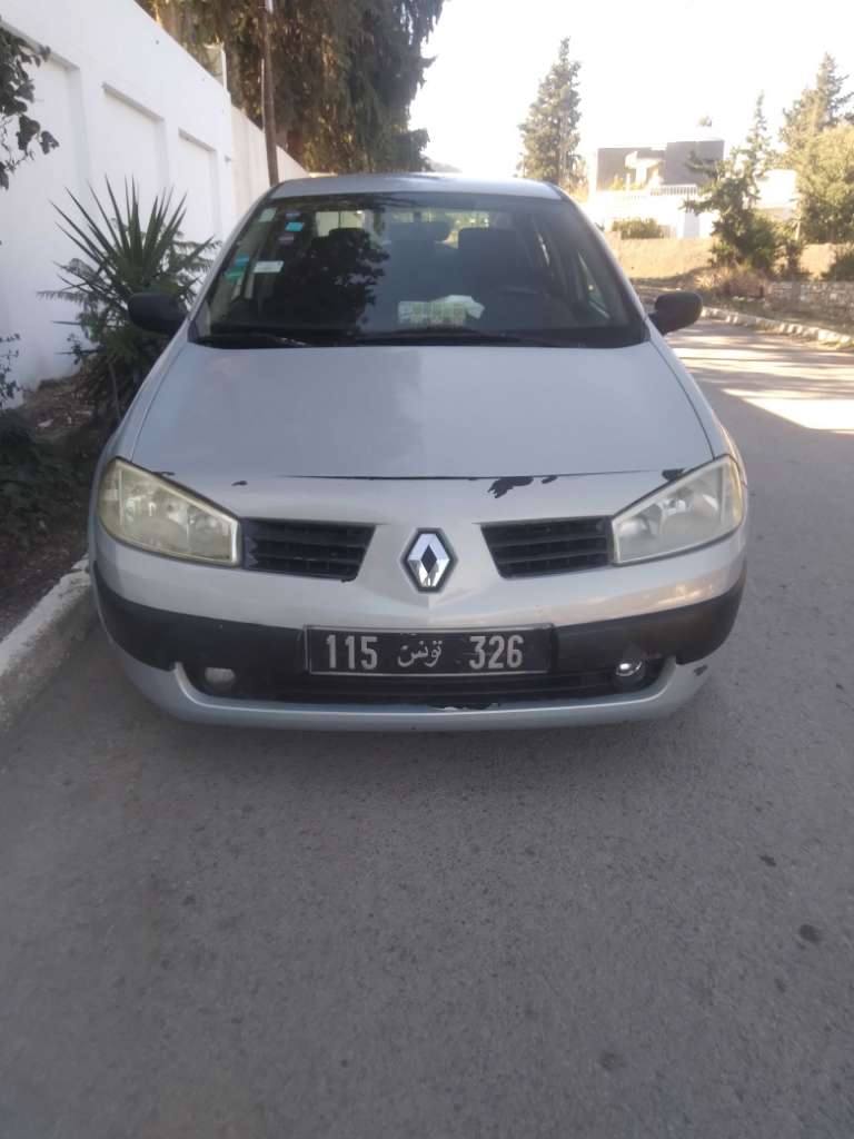 A Vendre une Voiture Megane Sedan en bonne état Moteur impeccable. Climatisée..