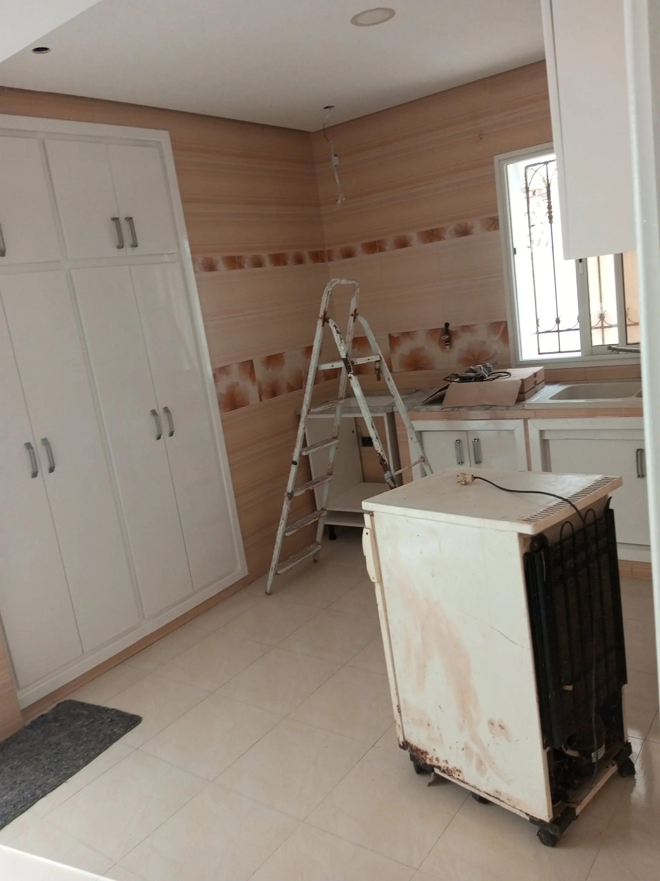 un appartement spacieux s+3 au rdc a louer situé a Manzah 5 Prés de Marché