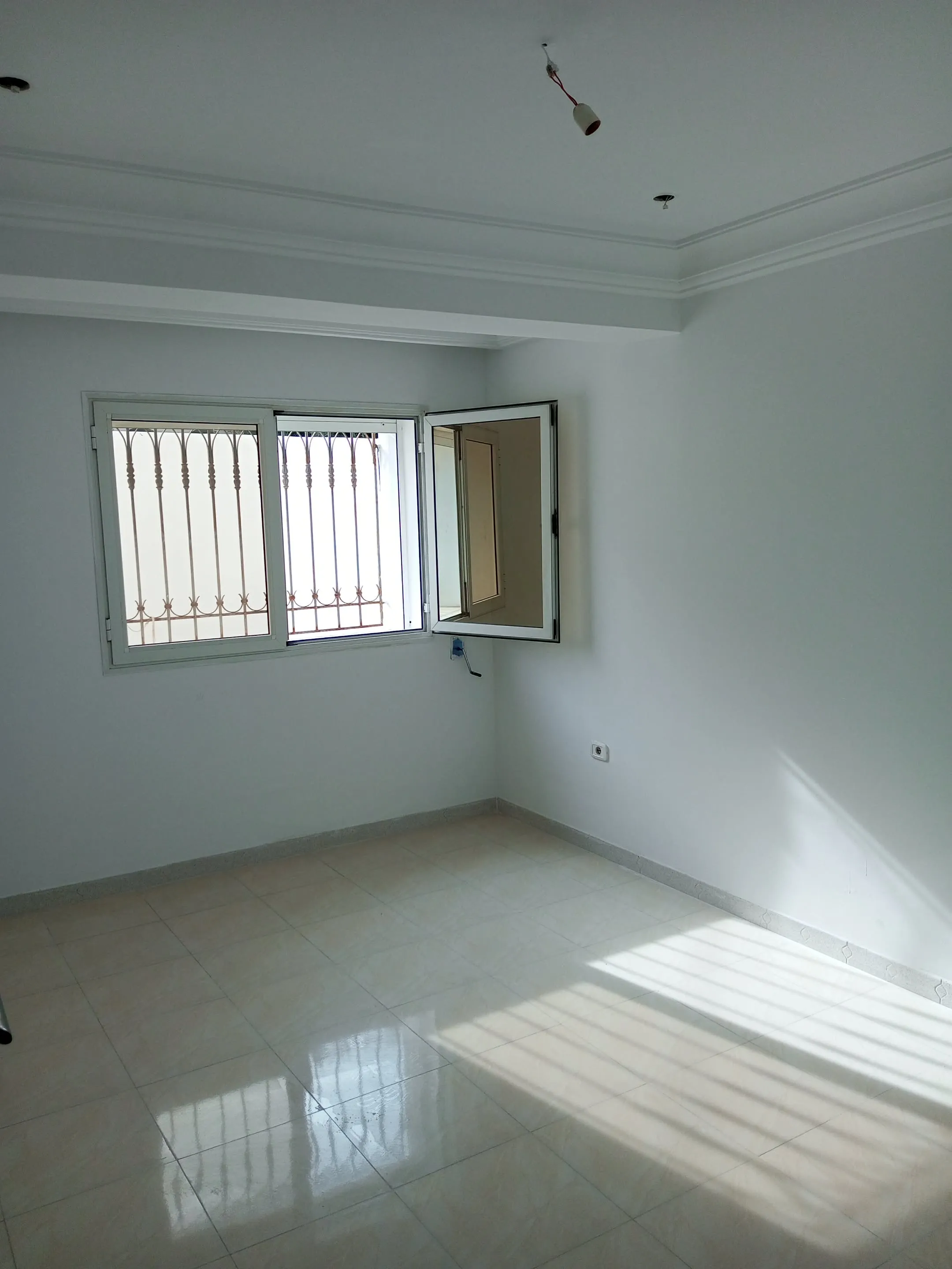 un appartement spacieux s+3 au rdc a louer situé a Manzah 5 Prés de Marché