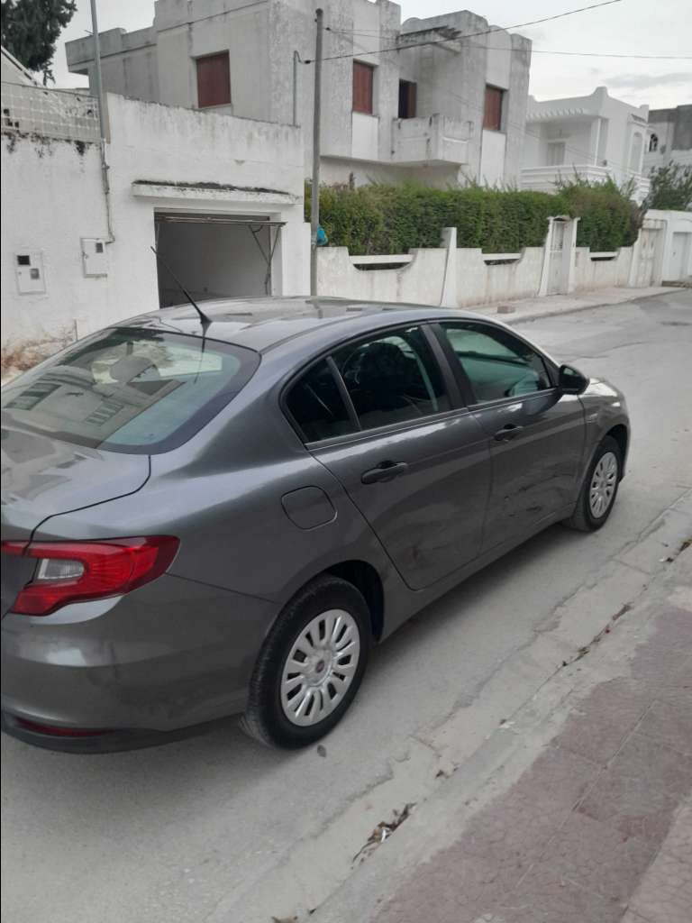 Fiat tipo 6cv 6 vitesses 109 000 km. Peinture d'origine  tel 98 576 500 