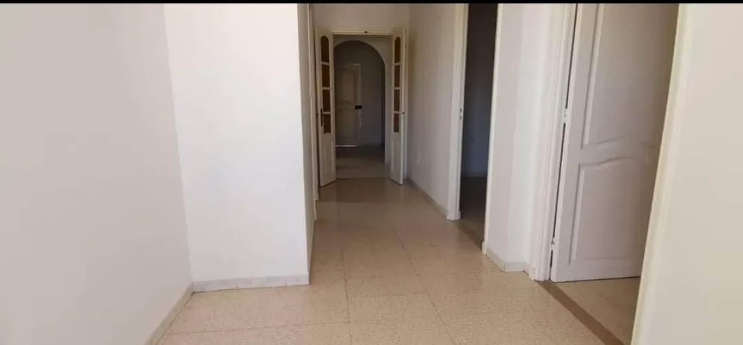 Location S3 vide à Borj Louzir 