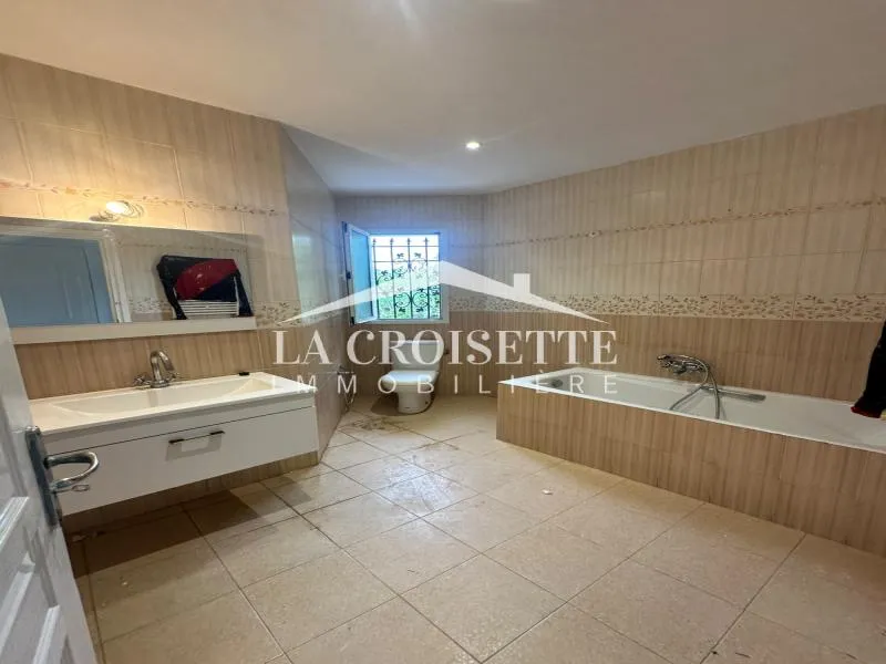 Villa S+3 à La Soukra ZVL0545