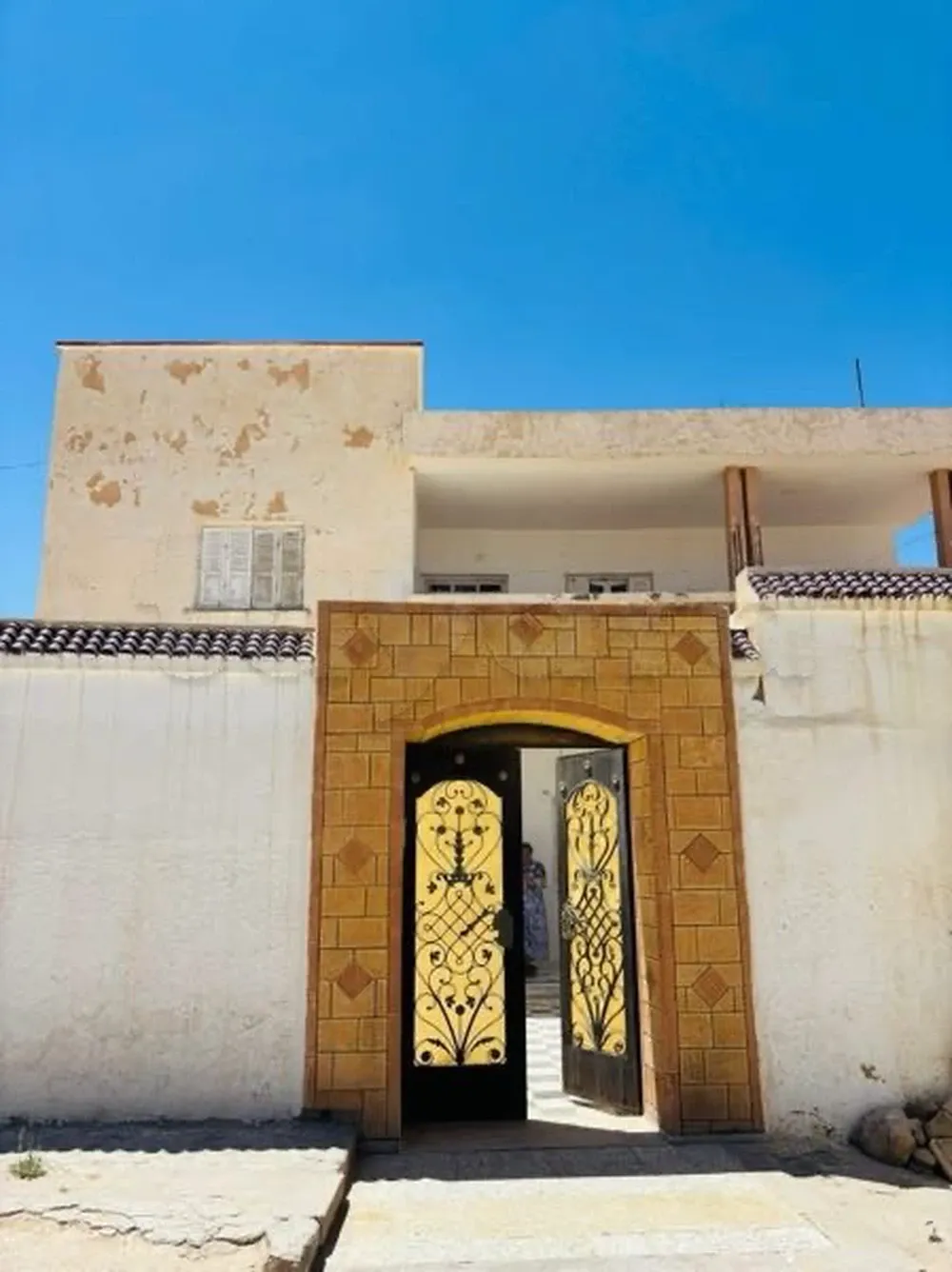 للبيع 2فيلا فرصة في حي الشباب