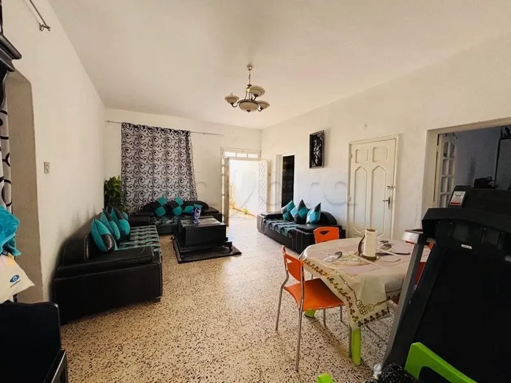 للبيع 2فيلا فرصة في حي الشباب