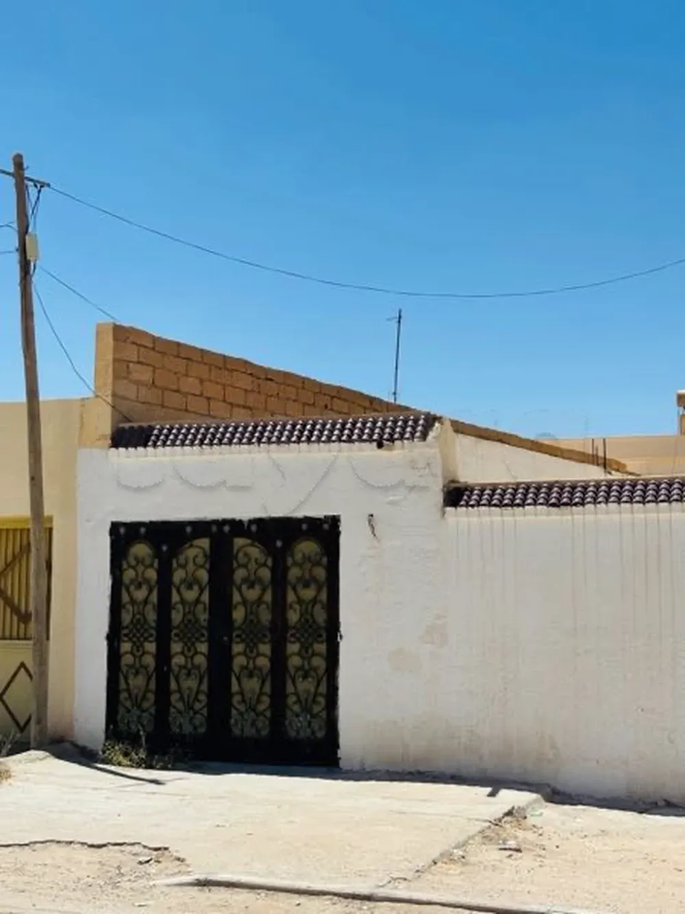 للبيع 2فيلا فرصة في حي الشباب