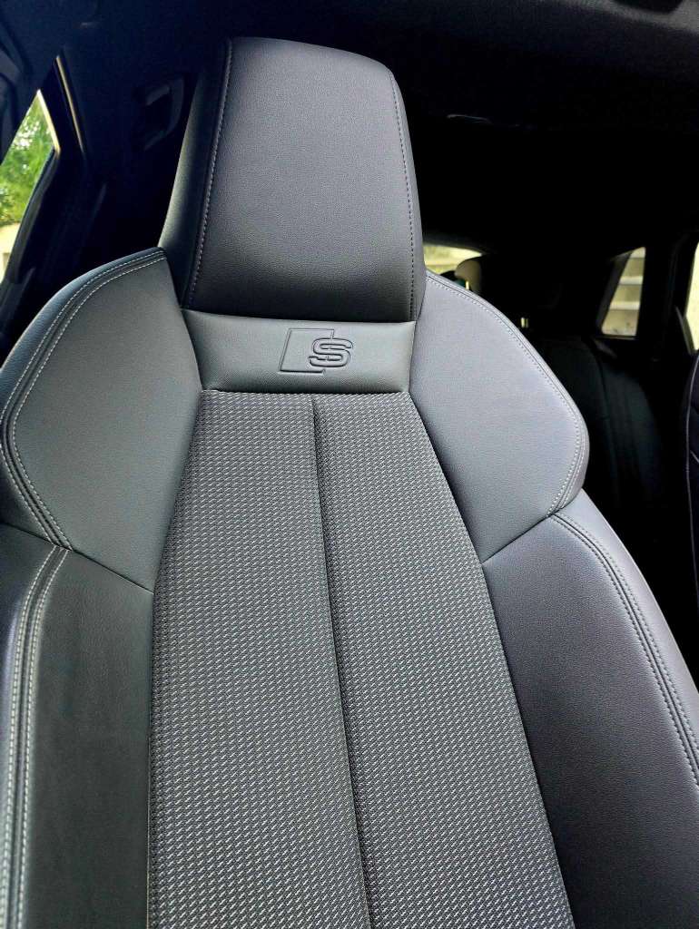 đAudi A3 S-line 1.4 essence 2024/6 sĂ©rie 245đ
đ on accepte l Ă©change des voitures