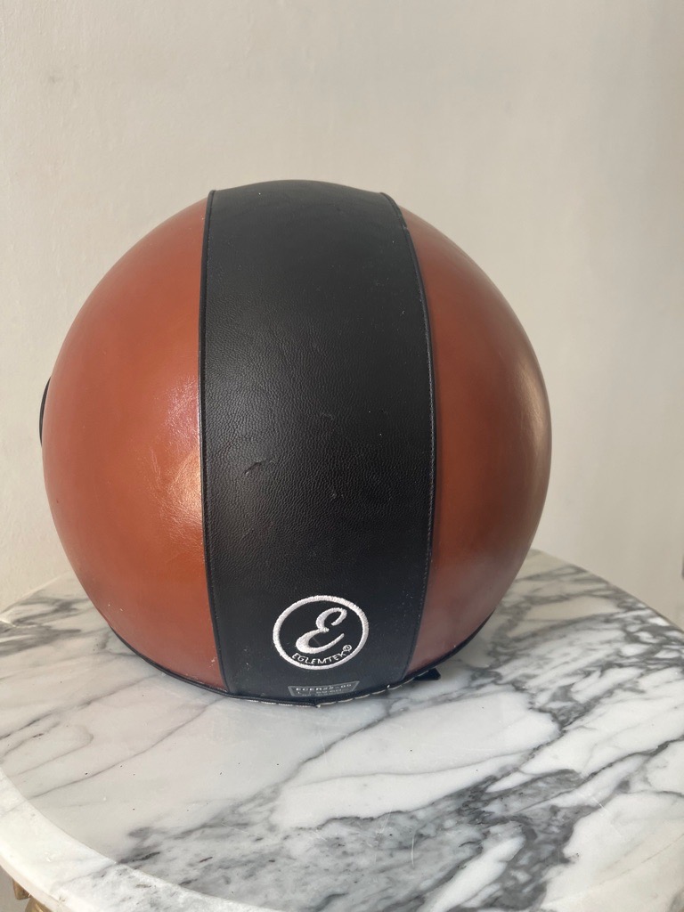 Casque de moto en cuire tres bon état
