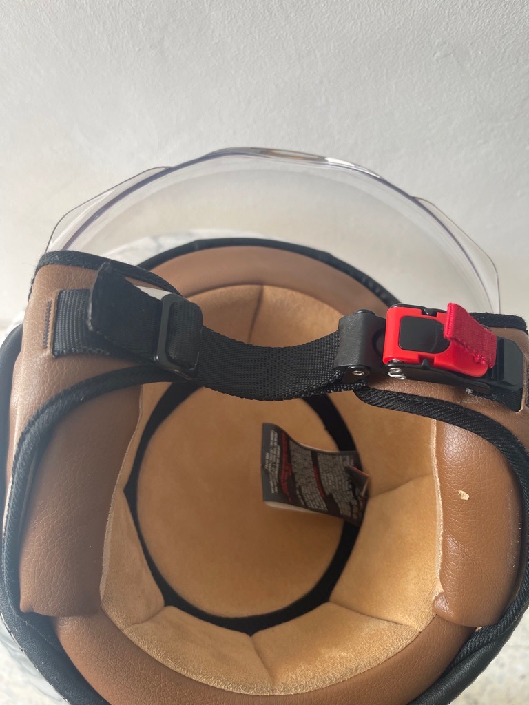Casque de moto en cuire tres bon état