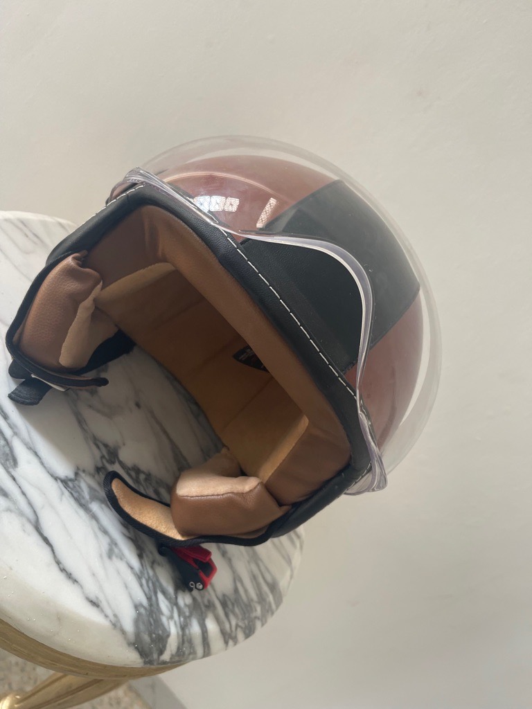Casque de moto en cuire tres bon état