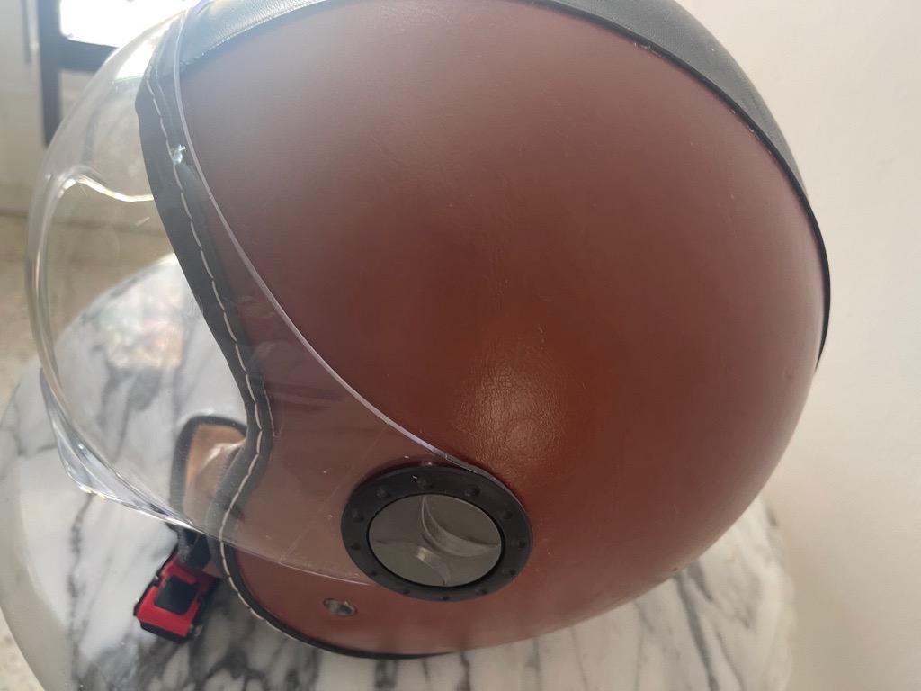 Casque de moto en cuire tres bon état