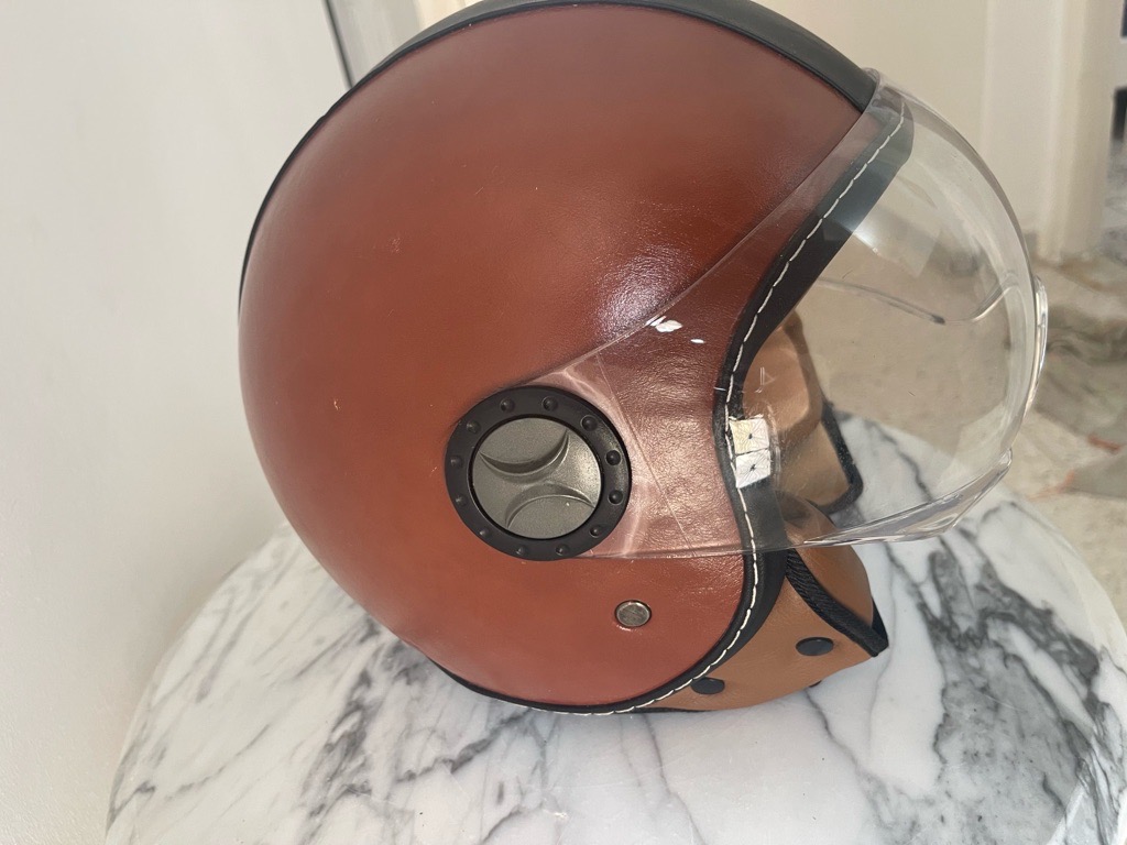 Casque de moto en cuire tres bon état