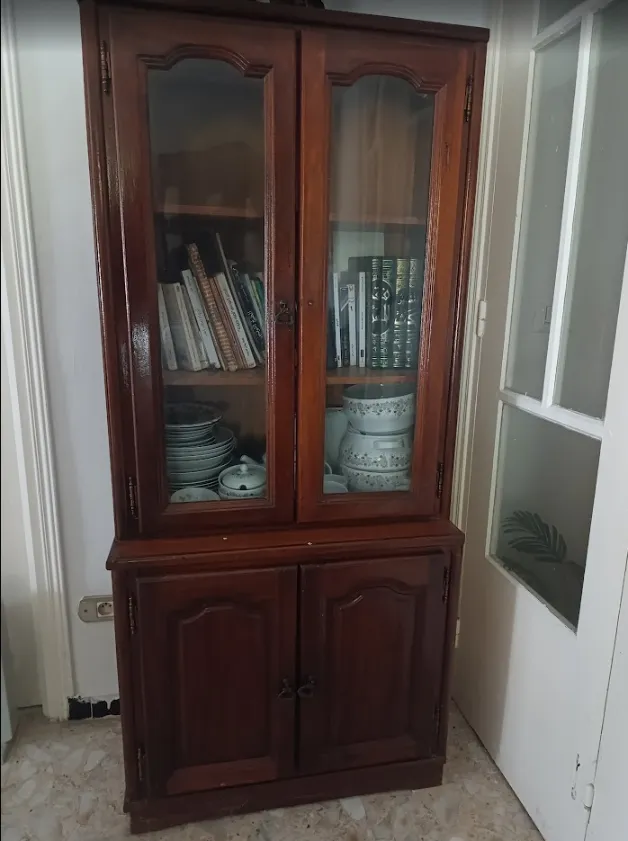 Argentière en bois marron avec portes vitrées – Bon état - photo 1