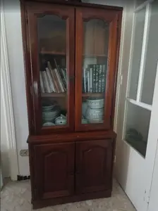 Argentière en bois marron avec portes vitrées – Bon état