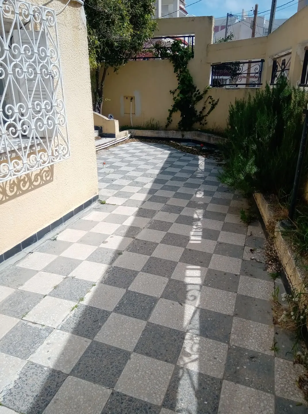 Un rez-de jardin s+2 -Ain Mariem -Bizerte