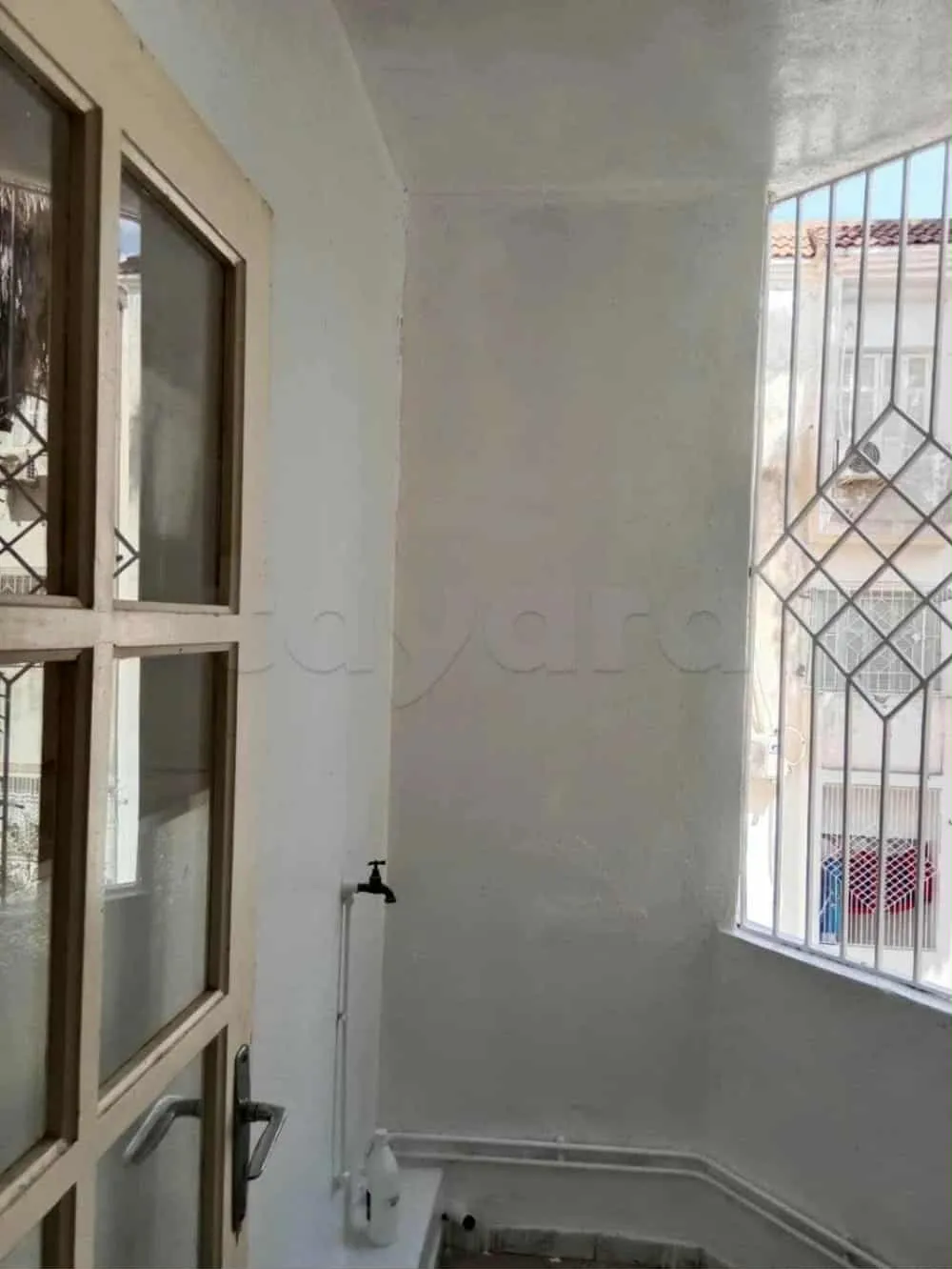 un appartements s+2 vide au 1er étage a louer situé a Borj Louzir