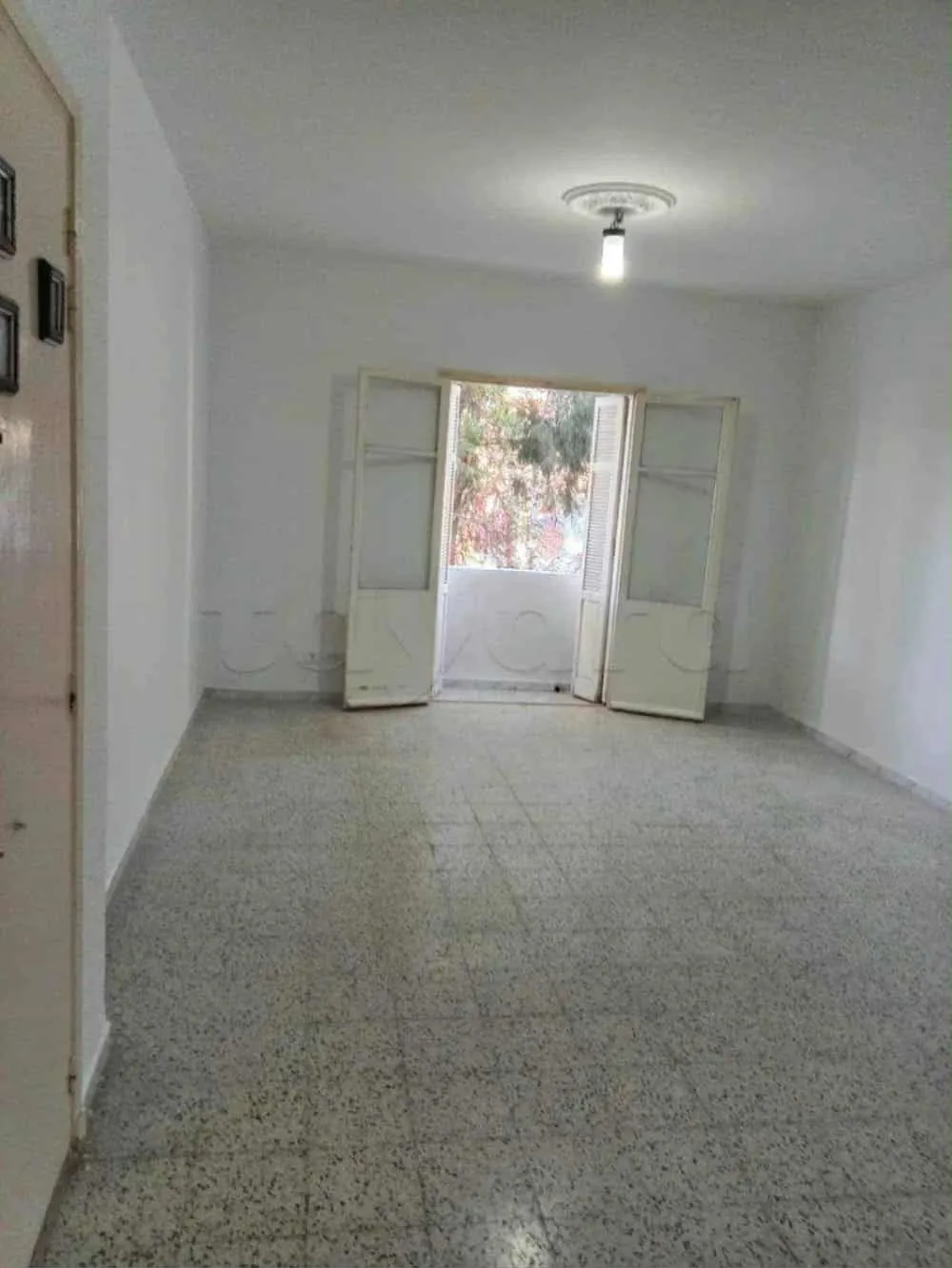 un appartements s+2 vide au 1er étage a louer situé a Borj Louzir
