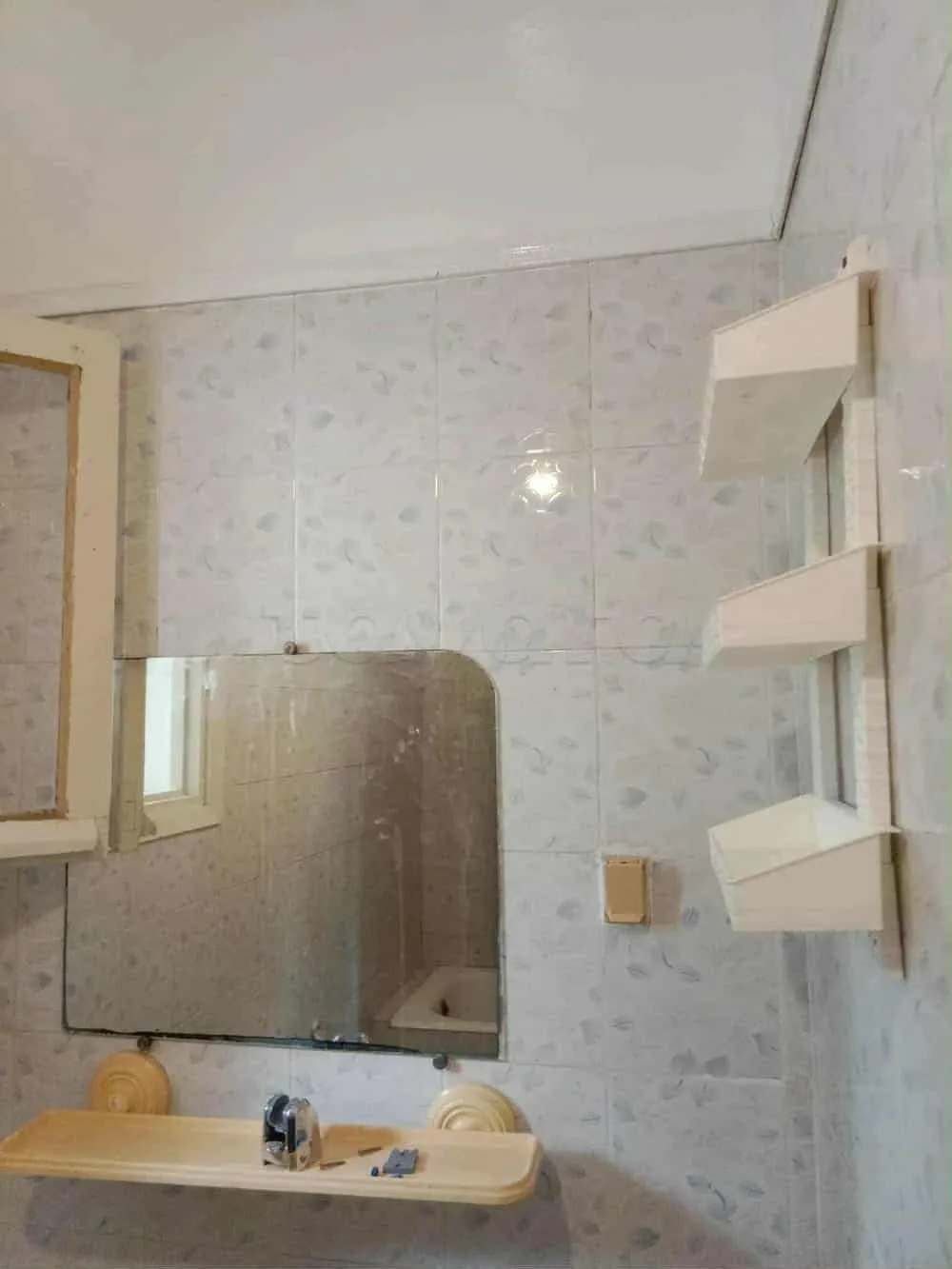 un appartements s+2 vide au 1er étage a louer situé a Borj Louzir
