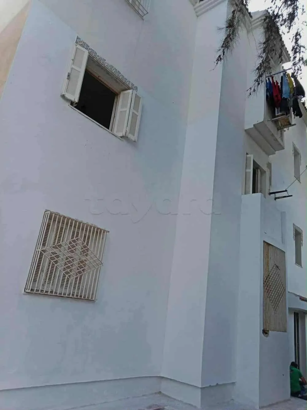 un appartements s+2 vide au 1er étage a louer situé a Borj Louzir