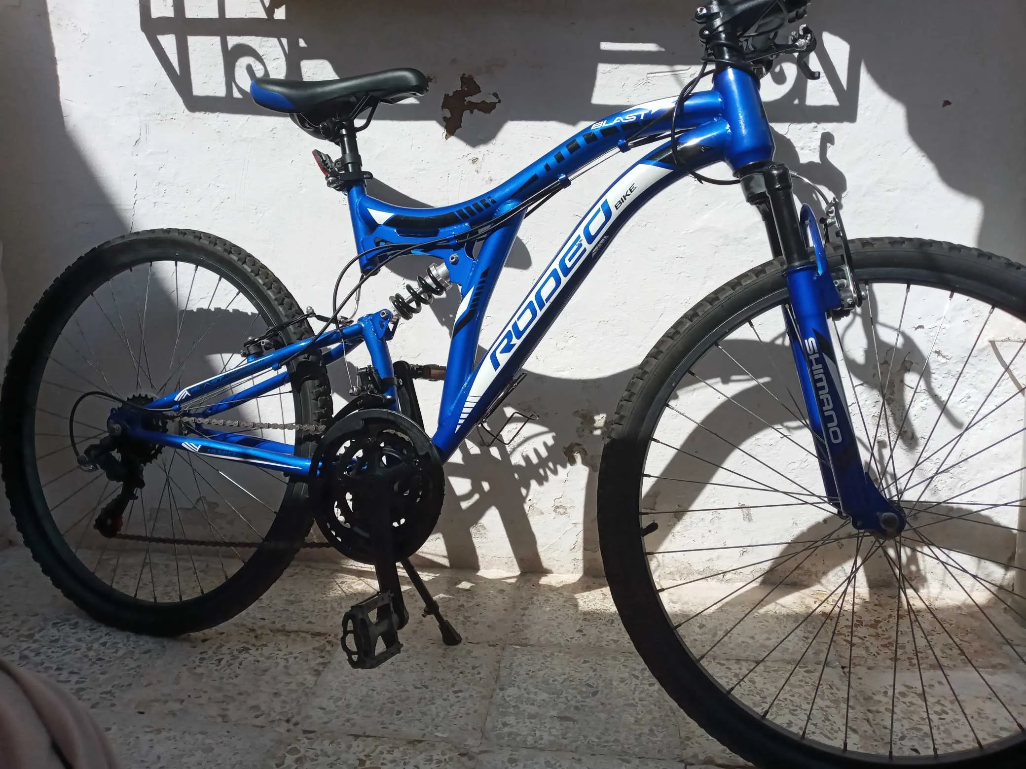 Vélo دراجة هوائية Rodeo VTT 26 pouces – زرقاء ونظيفة