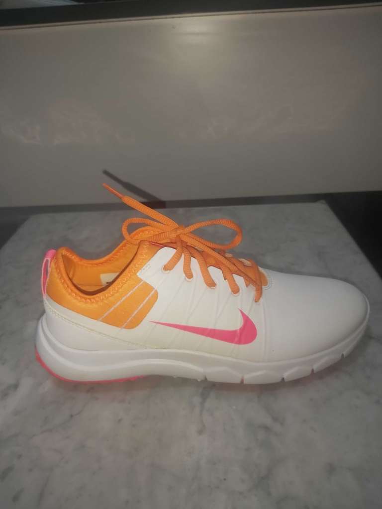 Chaussures de sport fille femme Nike taille 39 importés d'origine 