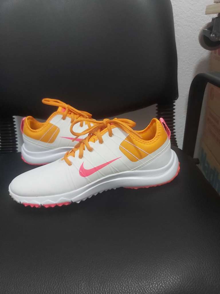 Chaussures de sport fille femme Nike taille 39 importés d'origine 