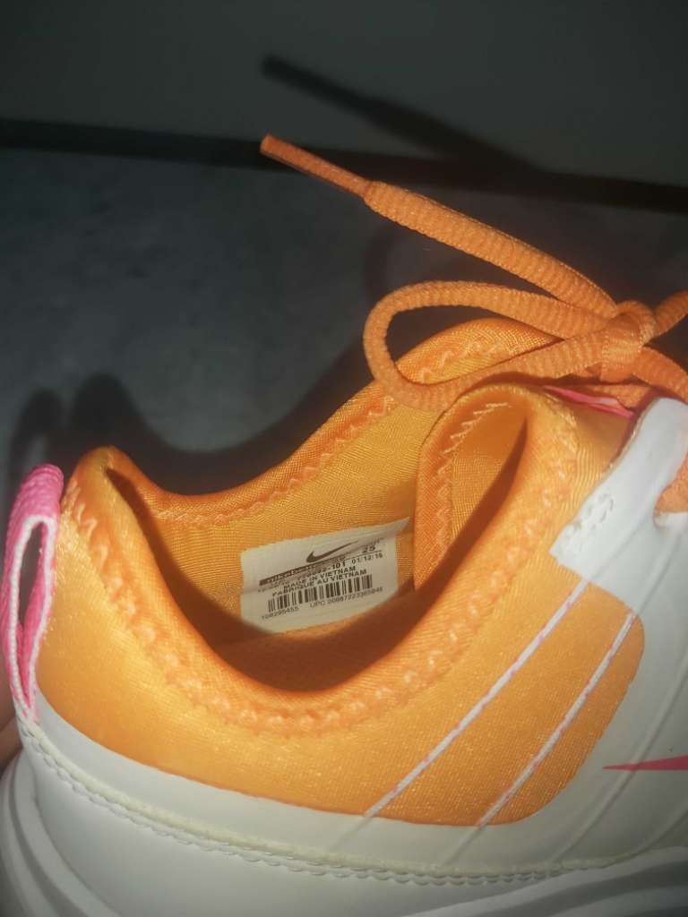 Chaussures de sport fille femme Nike taille 39 importés d'origine 