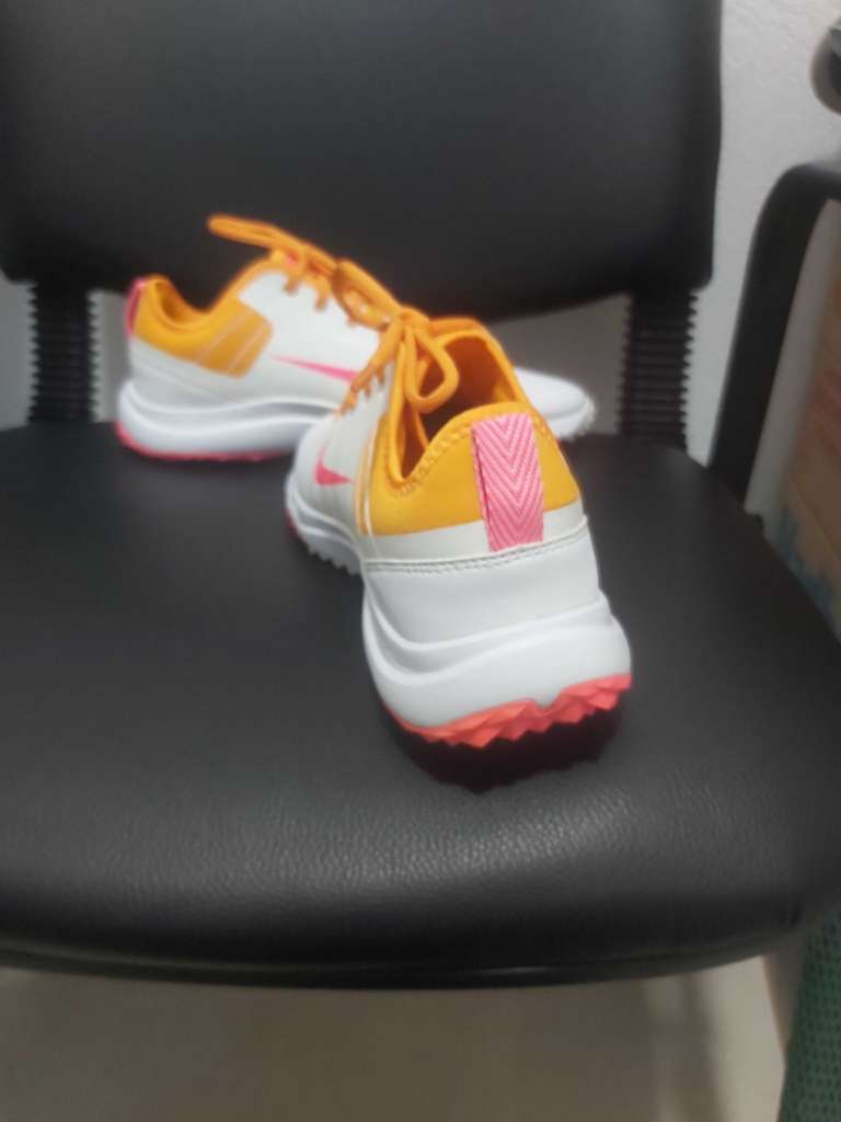 Chaussures de sport fille femme Nike taille 39 importés d'origine 