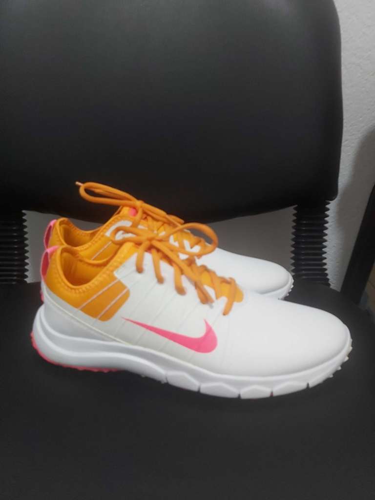 Chaussures de sport fille femme Nike taille 39 importés d'origine 